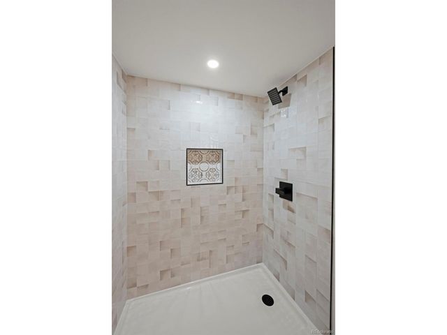 6141 Hoyt St, Arvada, CO 80004