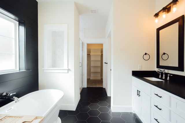 216 Wilson Street, Lake Dallas, TX 75065