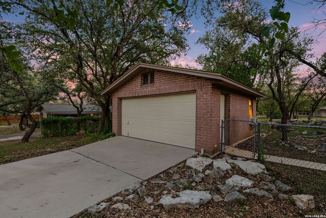 106 Mecca Dr, San Antonio, TX 78232