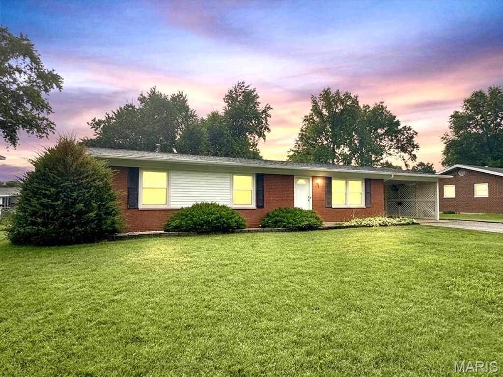 429 Sunset Drive, Waterloo, IL 62298