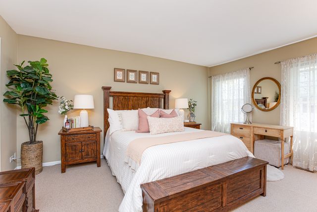 271 BUTTERNUT Lane 271, Streamwood, IL 60107