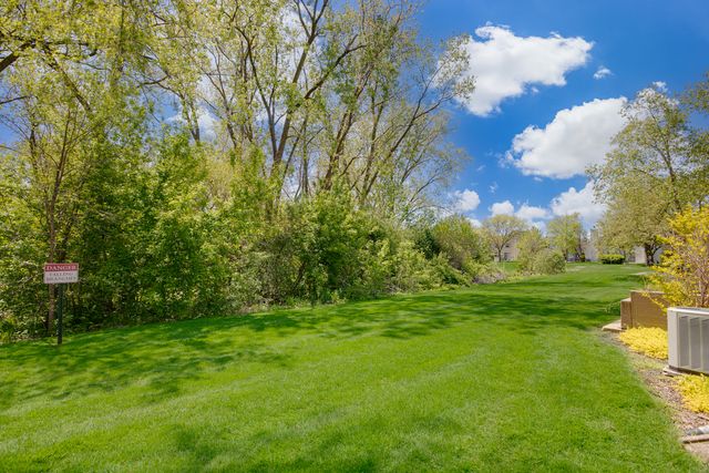 271 BUTTERNUT Lane 271, Streamwood, IL 60107