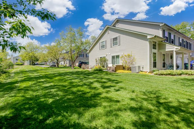 271 BUTTERNUT Lane 271, Streamwood, IL 60107