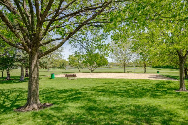 271 BUTTERNUT Lane 271, Streamwood, IL 60107