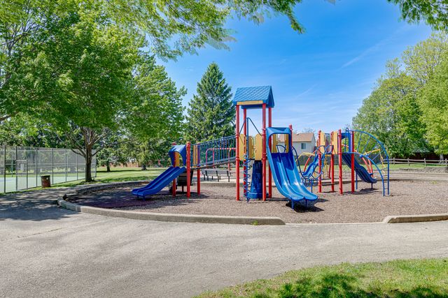 271 BUTTERNUT Lane 271, Streamwood, IL 60107