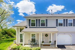 271 BUTTERNUT Lane 271, Streamwood, IL 60107