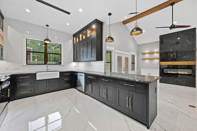 19691 Village Forest Drive, Montgomery, TX 77356