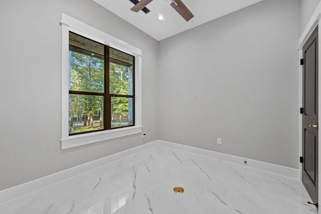 19691 Village Forest Drive, Montgomery, TX 77356