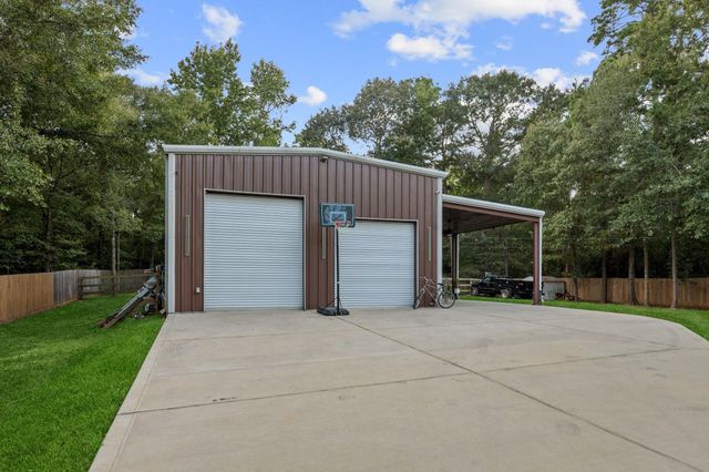 19691 Village Forest Drive, Montgomery, TX 77356
