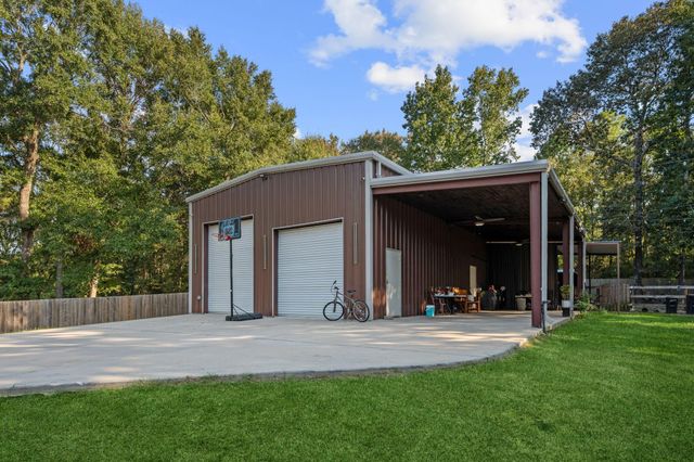 19691 Village Forest Drive, Montgomery, TX 77356