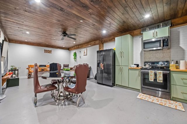 19691 Village Forest Drive, Montgomery, TX 77356