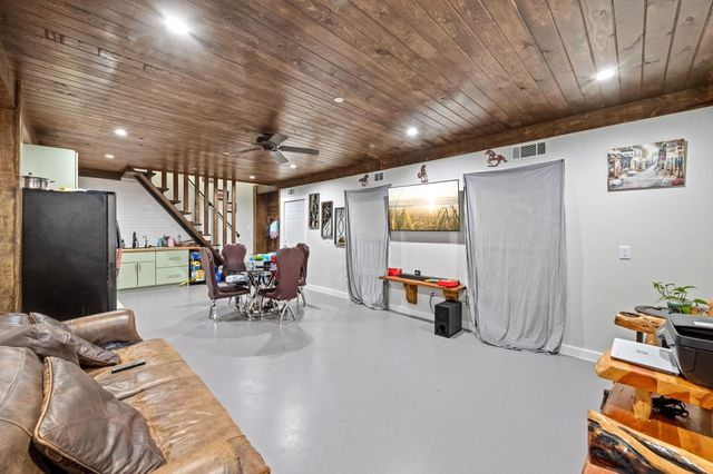 19691 Village Forest Drive, Montgomery, TX 77356