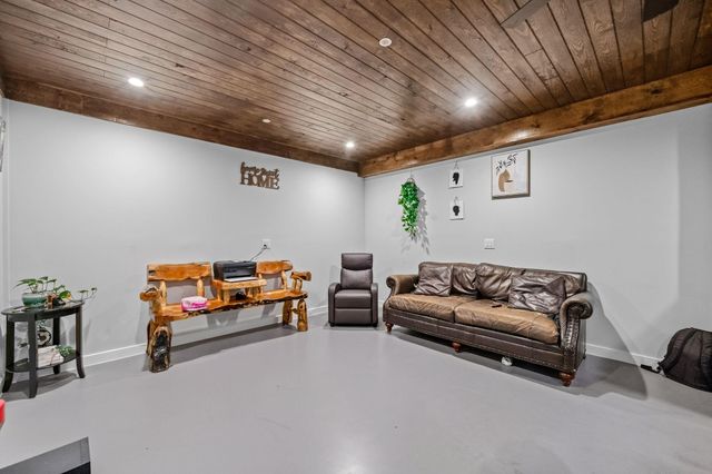 19691 Village Forest Drive, Montgomery, TX 77356