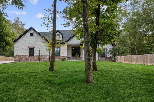 19691 Village Forest Drive, Montgomery, TX 77356