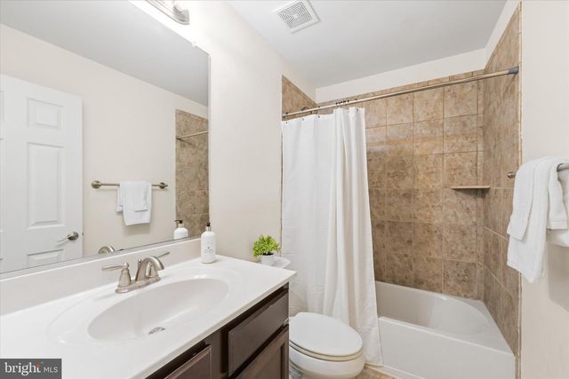 8513 OAKVIEW DR, Manassas, VA 20110
