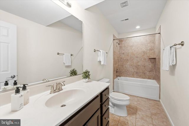 8513 OAKVIEW DR, Manassas, VA 20110