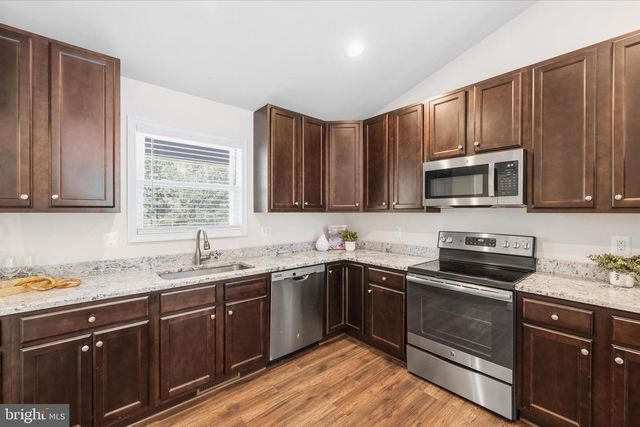 8513 OAKVIEW DR, Manassas, VA 20110