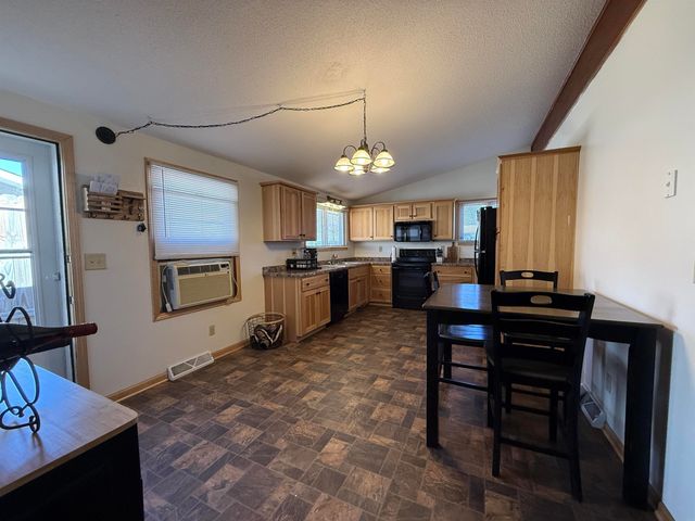 2522 Hiawatha Road, Cedar Falls, IA 50613