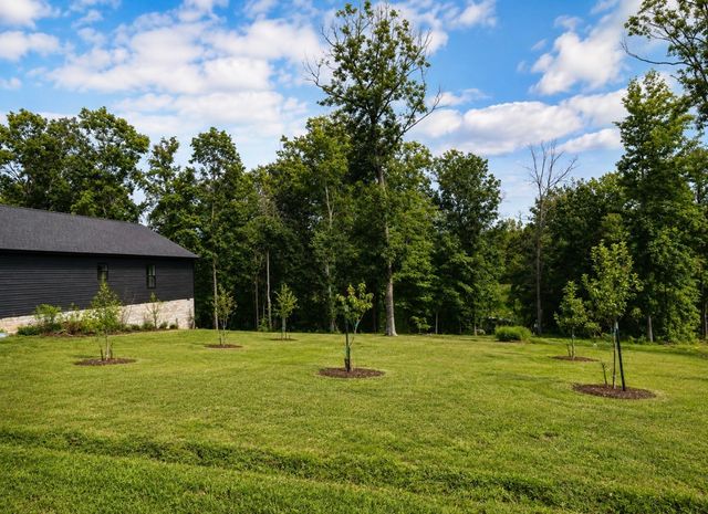 479 Circle Dr, Tennessee Ridge, TN 37178
