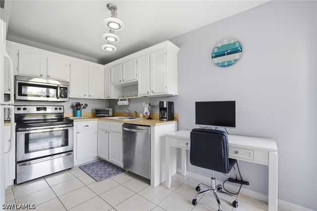 1504 Mainsail DR 6, Naples, FL 34114