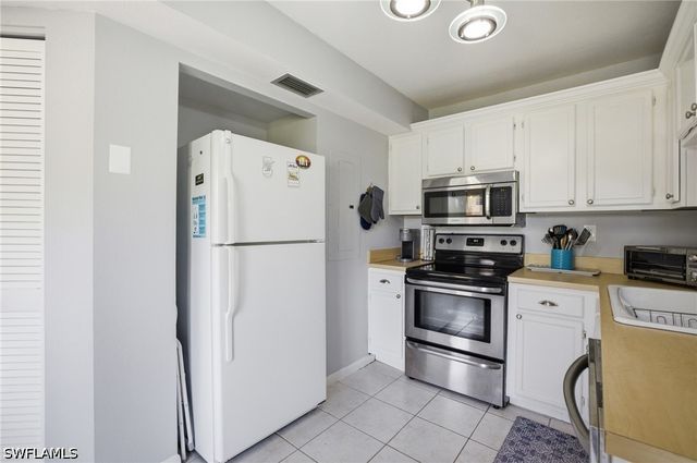 1504 Mainsail DR 6, Naples, FL 34114