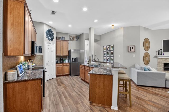 9122 Water Oak Drive, Arlington, TX 76002