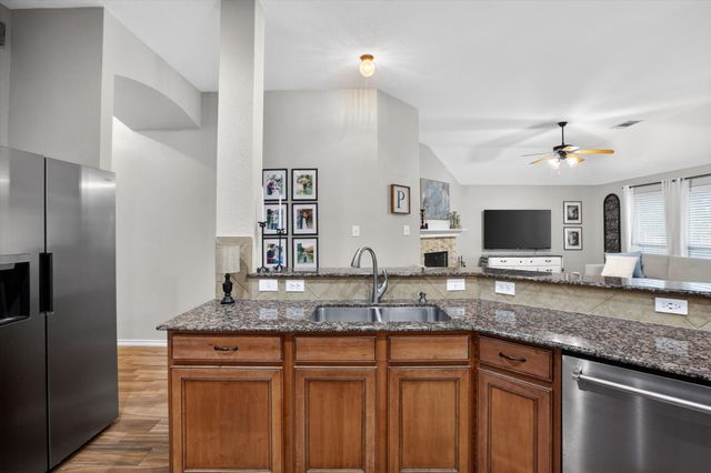 9122 Water Oak Drive, Arlington, TX 76002