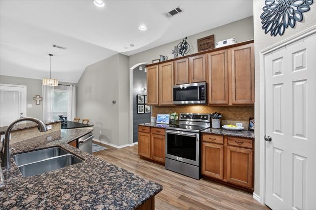 9122 Water Oak Drive, Arlington, TX 76002