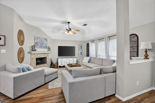 9122 Water Oak Drive, Arlington, TX 76002