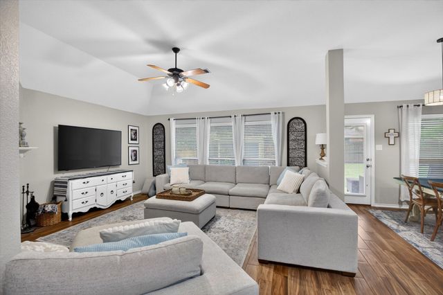 9122 Water Oak Drive, Arlington, TX 76002