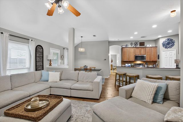 9122 Water Oak Drive, Arlington, TX 76002