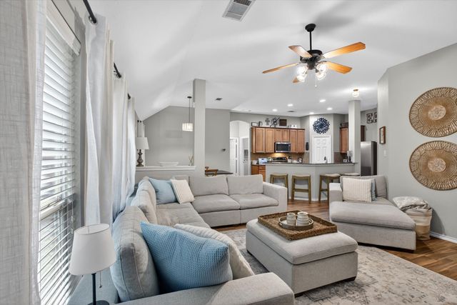 9122 Water Oak Drive, Arlington, TX 76002