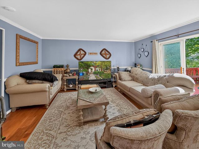 14739 FLOWER HILL DR, Centreville, VA 20120