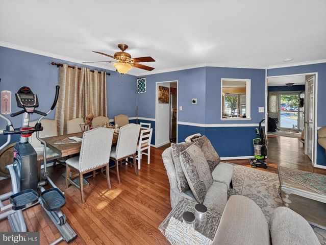 14739 FLOWER HILL DR, Centreville, VA 20120