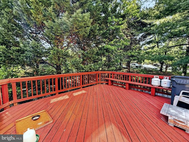 14739 FLOWER HILL DR, Centreville, VA 20120