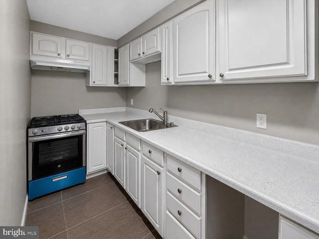 14739 FLOWER HILL DR, Centreville, VA 20120