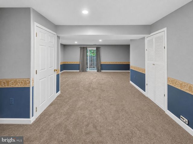 14739 FLOWER HILL DR, Centreville, VA 20120