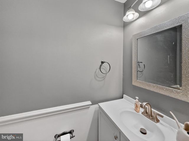 14739 FLOWER HILL DR, Centreville, VA 20120