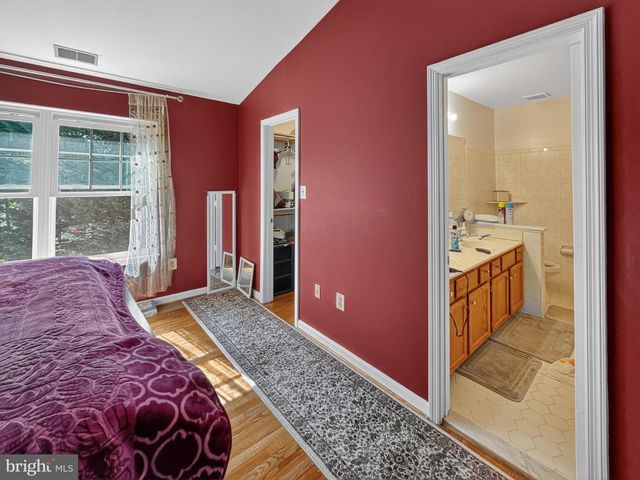 14739 FLOWER HILL DR, Centreville, VA 20120