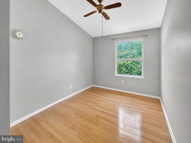 14739 FLOWER HILL DR, Centreville, VA 20120
