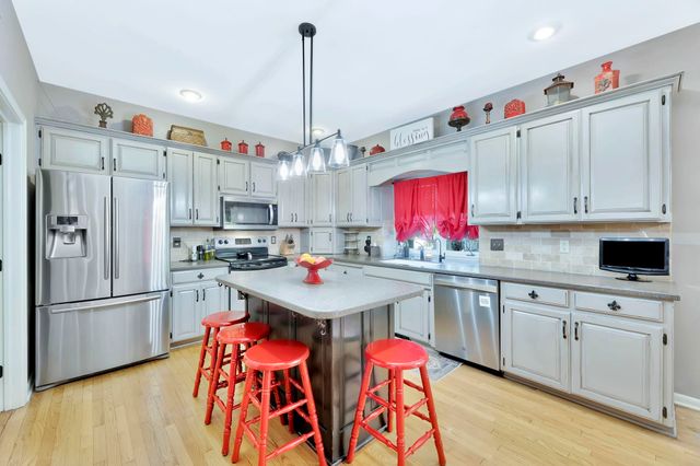 2406 N Cranbrook St, Wichita, KS 67226