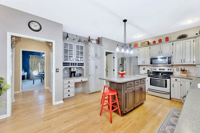 2406 N Cranbrook St, Wichita, KS 67226