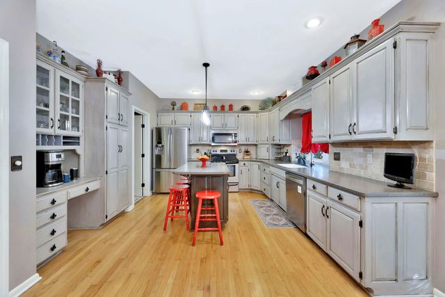 2406 N Cranbrook St, Wichita, KS 67226