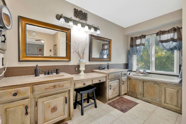 2406 N Cranbrook St, Wichita, KS 67226