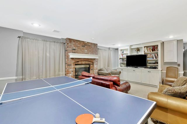 2406 N Cranbrook St, Wichita, KS 67226