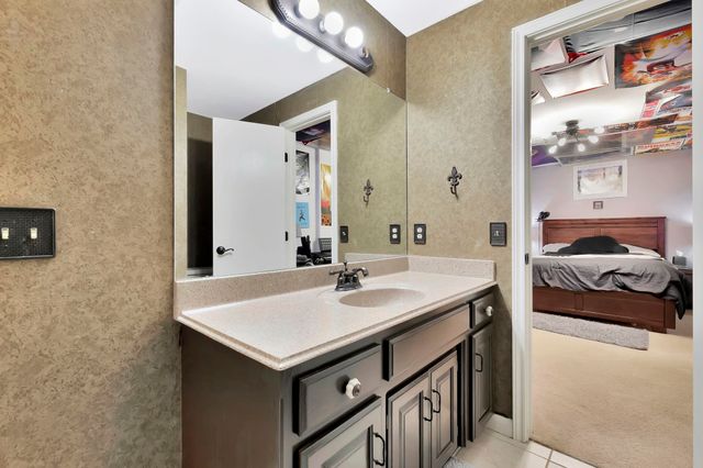 2406 N Cranbrook St, Wichita, KS 67226