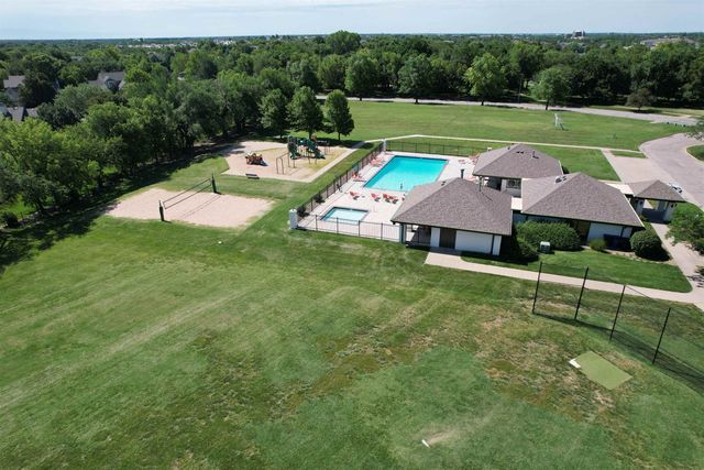 2406 N Cranbrook St, Wichita, KS 67226