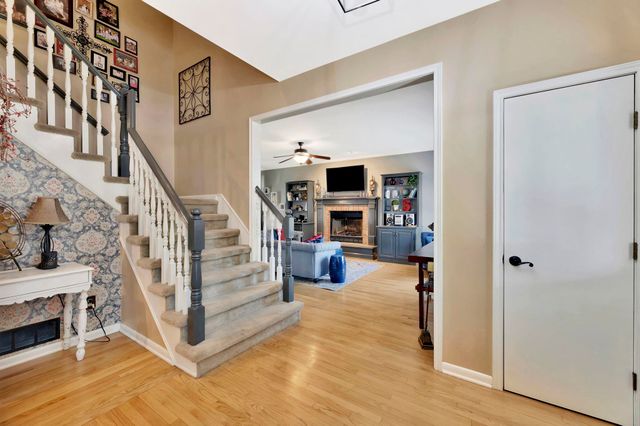 2406 N Cranbrook St, Wichita, KS 67226