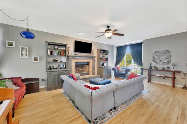 2406 N Cranbrook St, Wichita, KS 67226