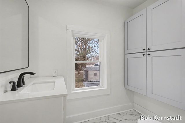 319 N Rowe Street, Ludington, MI 49431